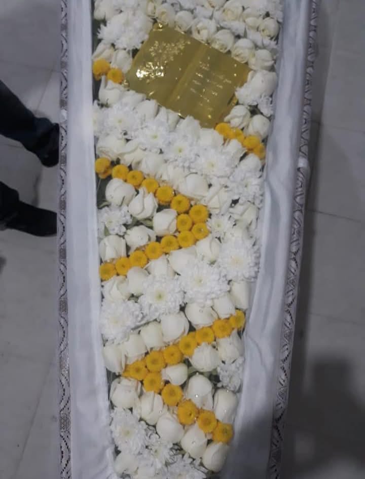 Flores sobre caixão 2